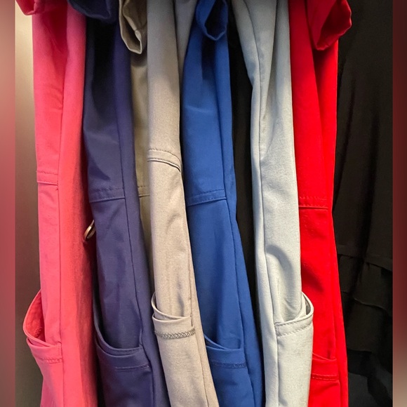 Cherokee Infinity Scrub TOP - Picture 8 of 10